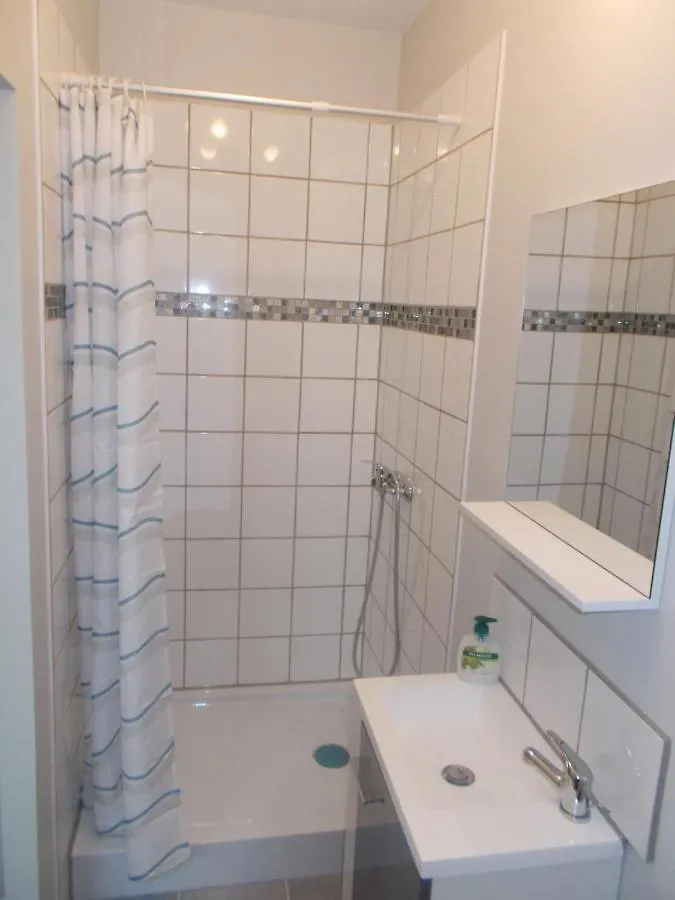 Chambre Avec Petite Terrasse Sorbier Bed & Breakfast