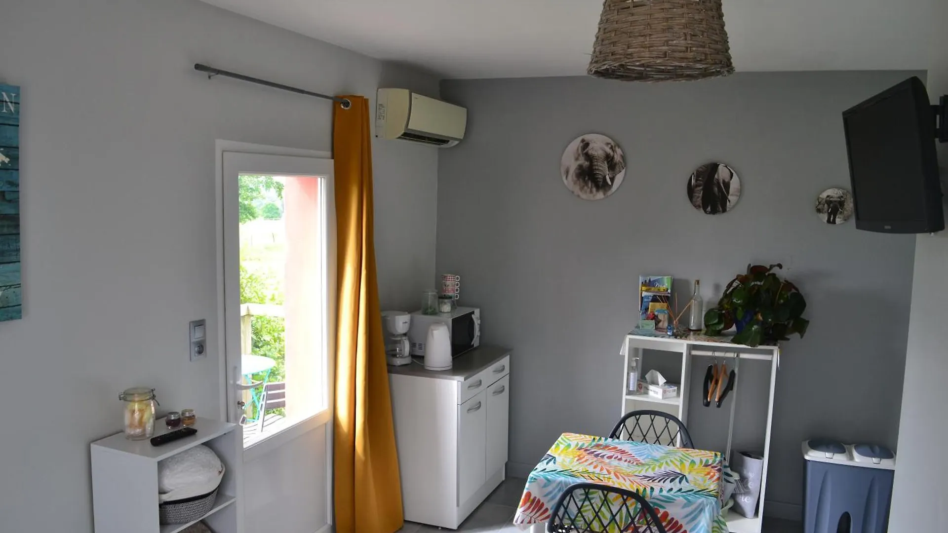 Chambre Avec Petite Terrasse Sorbier 0*,  France